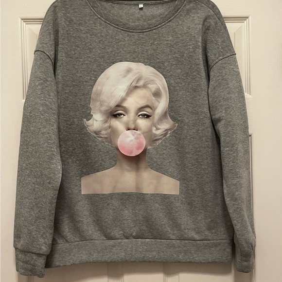 Iconic Marilyn Monroe sweatshirt 💗 - Picture 2 of 7